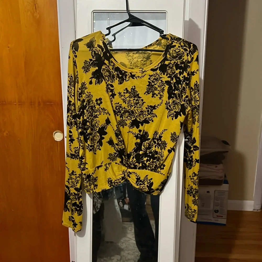 Floral top - Picture 1 of 2